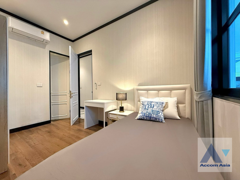 15  4 br House for rent and sale in Sukhumvit ,Bangkok BTS Ekkamai - BTS Phra khanong at House  in compound AA39564