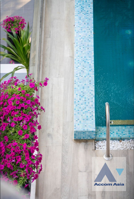 6  4 br House for rent and sale in Sukhumvit ,Bangkok BTS Ekkamai - BTS Phra khanong at House  in compound AA39564