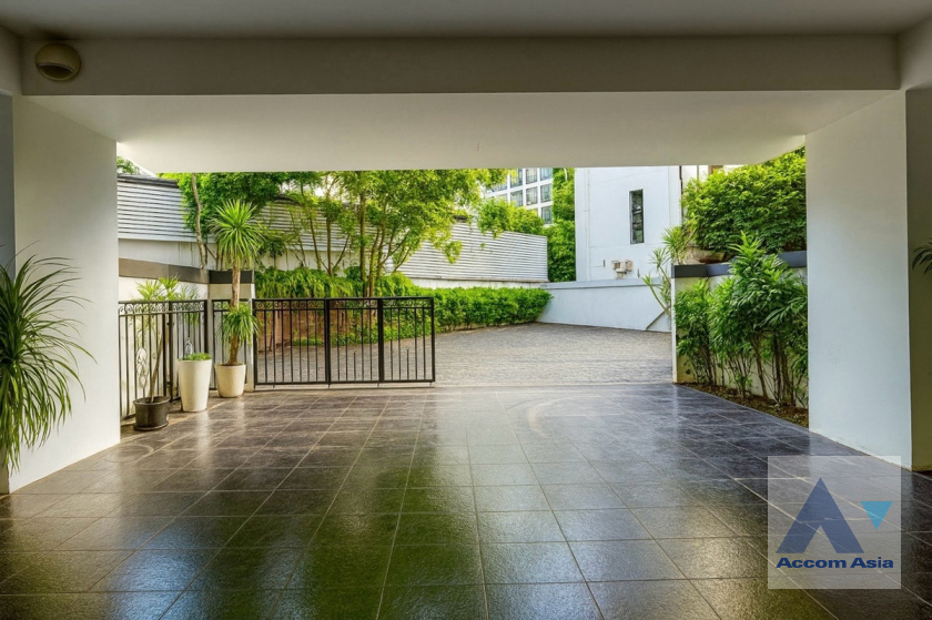 17  4 br House for rent and sale in Sukhumvit ,Bangkok BTS Ekkamai - BTS Phra khanong at House  in compound AA39564