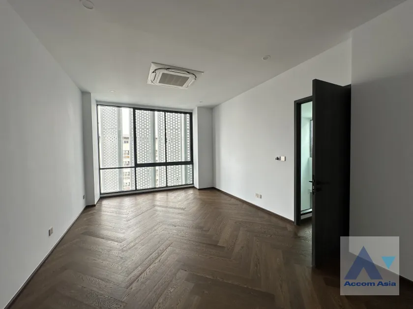 unit 5 Bedrooms  House For Rent & Sale in Phaholyothin, Bangkok  (AA39575)