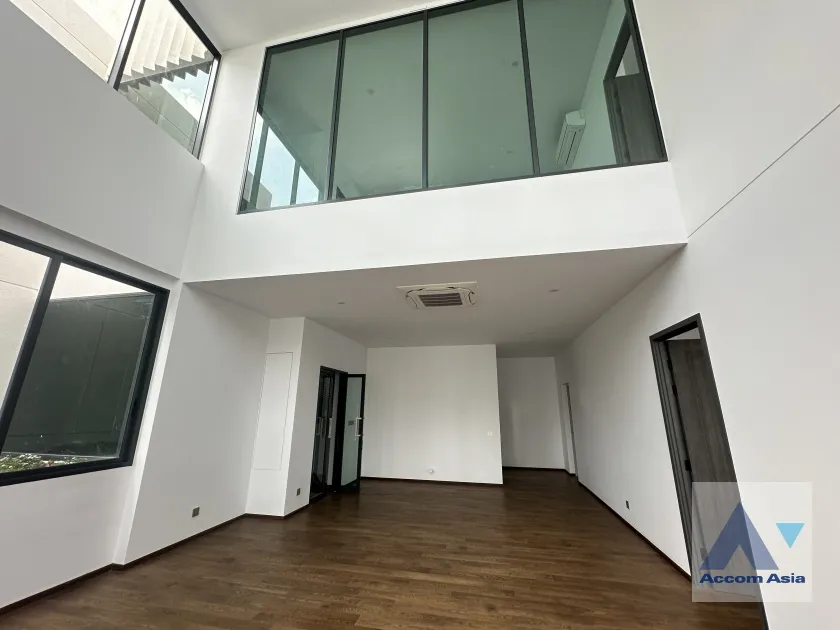 unit 5 Bedrooms  House For Rent & Sale in Phaholyothin, Bangkok  (AA39575)