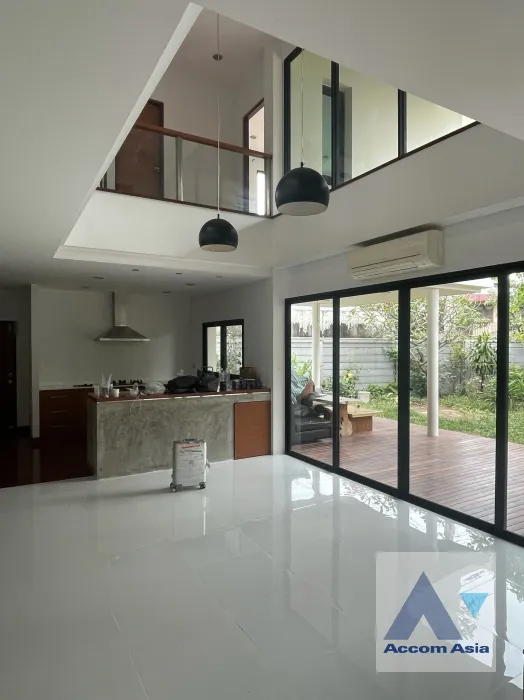 unit 4 Bedrooms  House For Sale in Phaholyothin, Bangkok  (AA39581)
