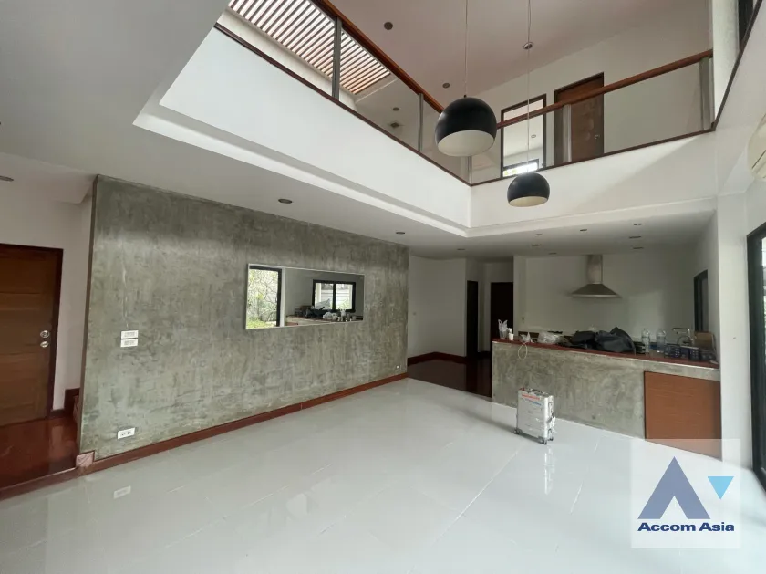 unit 4 Bedrooms  House For Sale in Phaholyothin, Bangkok  (AA39581)