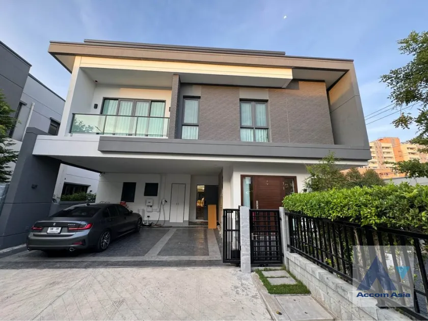 unit 4 Bedrooms  House For Sale in Pattanakarn, Bangkok  (AA39618)
