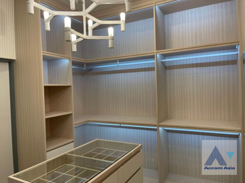 4  4 br House For Sale in Pattanakarn ,Bangkok  at The City Sukhumvit Onnut AA39618