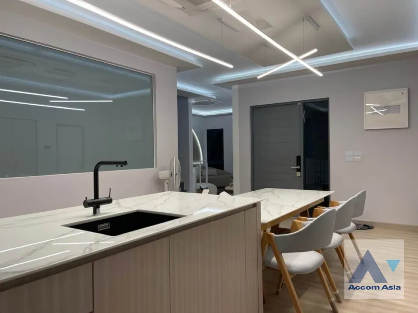 6  4 br House For Sale in Pattanakarn ,Bangkok  at The City Sukhumvit Onnut AA39618
