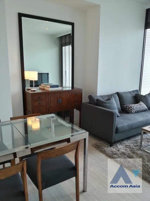 unit 1 Bedroom  Condominium For Rent & Sale in Ploenchit, Bangkok  near BTS Ratchadamri - MRT Silom (AA39620)