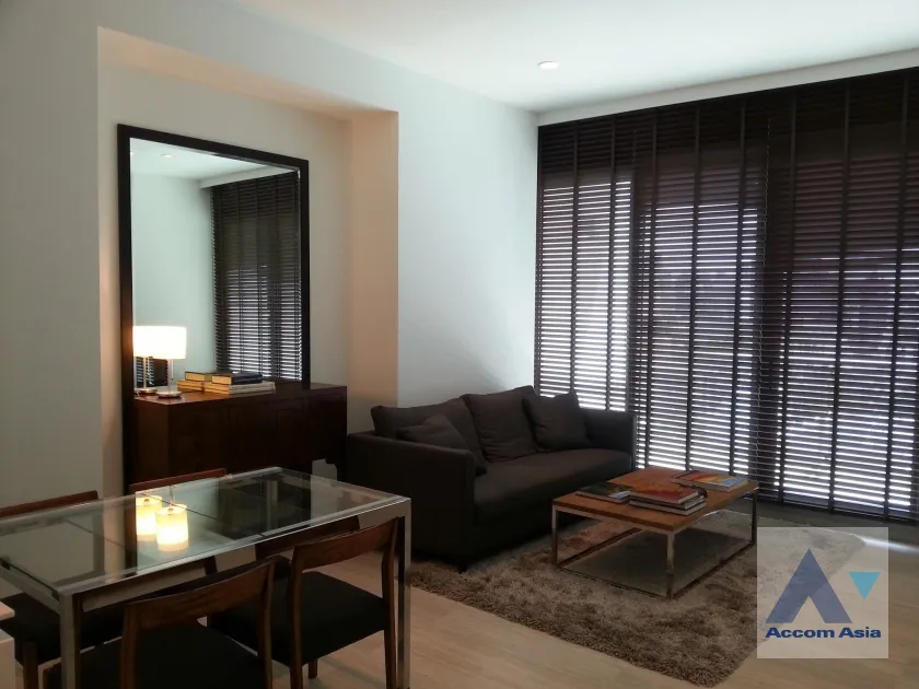 unit 1 Bedroom  Condominium For Rent & Sale in Ploenchit, Bangkok  near BTS Ratchadamri - MRT Silom (AA39620)