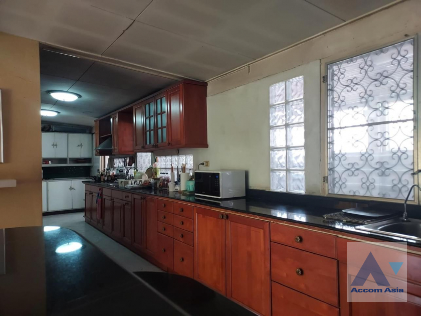 12  5 br House For Rent in Samutprakan ,Samutprakan  AA39638