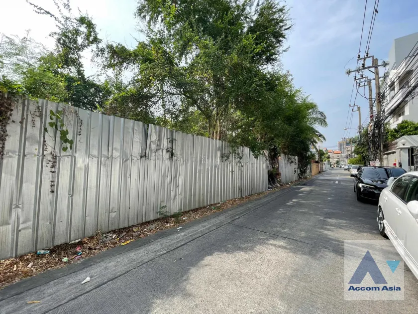  2  Land For Sale in Sukhumvit ,Bangkok BTS Phra khanong AA39660