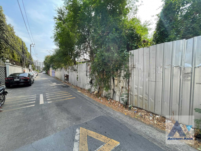  1  Land For Sale in Sukhumvit ,Bangkok BTS Phra khanong AA39660