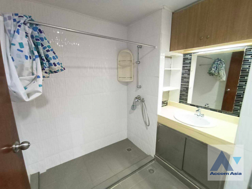 12  2 br Apartment for rent and sale in Sukhumvit ,Bangkok BTS Asok - MRT Phetchaburi at Greenery garden and privacy AA39681