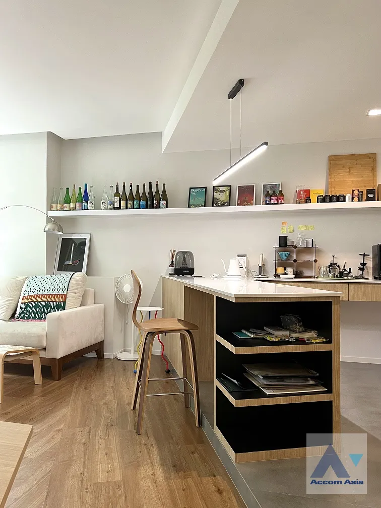unit 1 Bedroom  Condominium For Sale in Ratchadaphisek, Bangkok  near MRT Phetchaburi (AA39687)