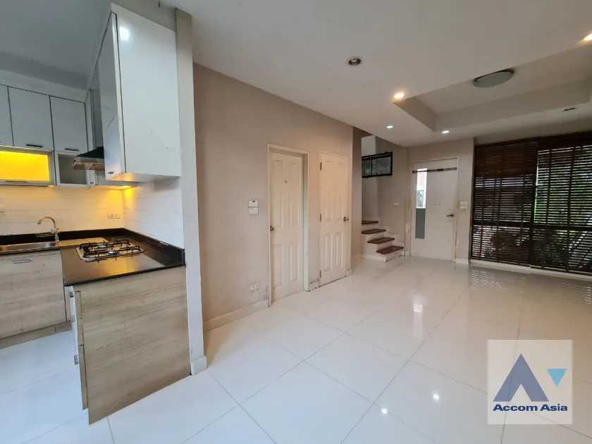 unit 3 Bedrooms  Townhouse For Sale in Sukhumvit, Bangkok  near BTS Bang Chak (AA39692)