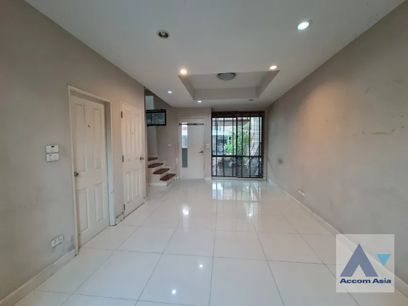 unit 3 Bedrooms  Townhouse For Sale in Sukhumvit, Bangkok  near BTS Bang Chak (AA39692)