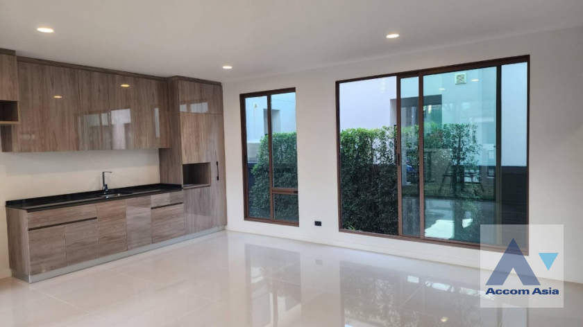 unit 4 Bedrooms  House For Sale in Ramkhamhaeng, Bangkok  (AA39716)
