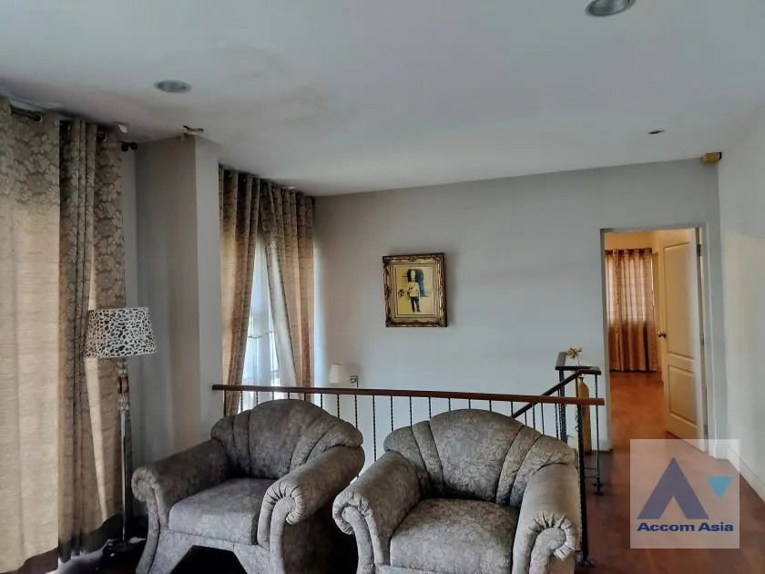 unit 4 Bedrooms  House For Sale in ,   (AA39722)