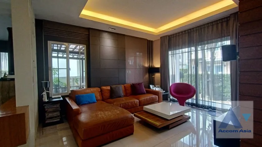 unit 3 Bedrooms  House For Sale in Pattanakarn, Bangkok  near ARL Ban Thap Chang (AA39770)