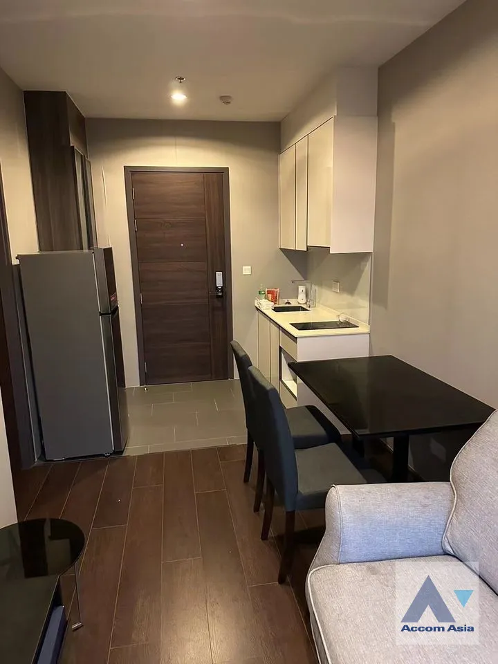 unit 1 Bedroom  Condominium For Sale in Sukhumvit, Bangkok  near BTS Ekkamai (AA39787)