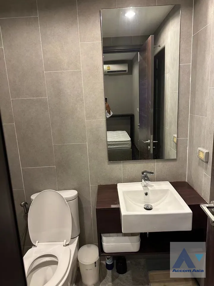 unit 1 Bedroom  Condominium For Sale in Sukhumvit, Bangkok  near BTS Ekkamai (AA39787)