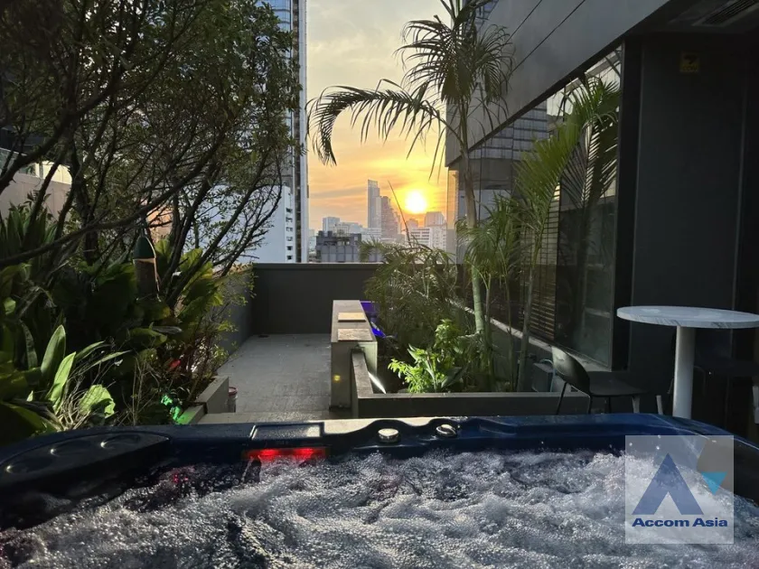 unitHuge Terrace |  2 Bedrooms  Condominium For Rent in Silom, Bangkok  near BTS Chong Nonsi (AA39789)