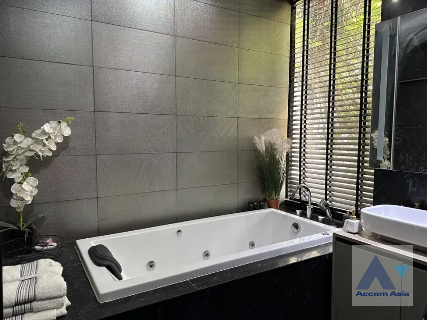 9  2 br Condominium For Rent in Silom ,Bangkok BTS Chong Nonsi at M Silom AA39789