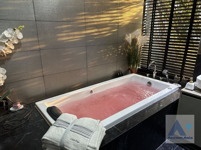 12  2 br Condominium For Rent in Silom ,Bangkok BTS Chong Nonsi at M Silom AA39789