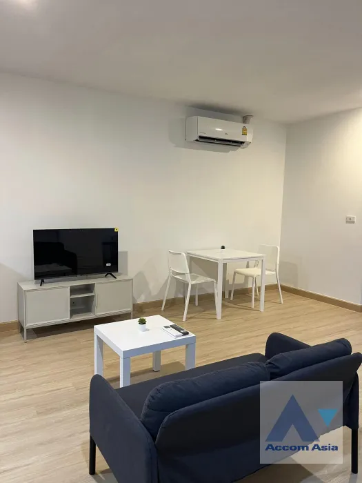 unit 1 Bedroom  Condominium For Rent & Sale in Sathorn, Bangkok  near BTS Surasak (AA39831)