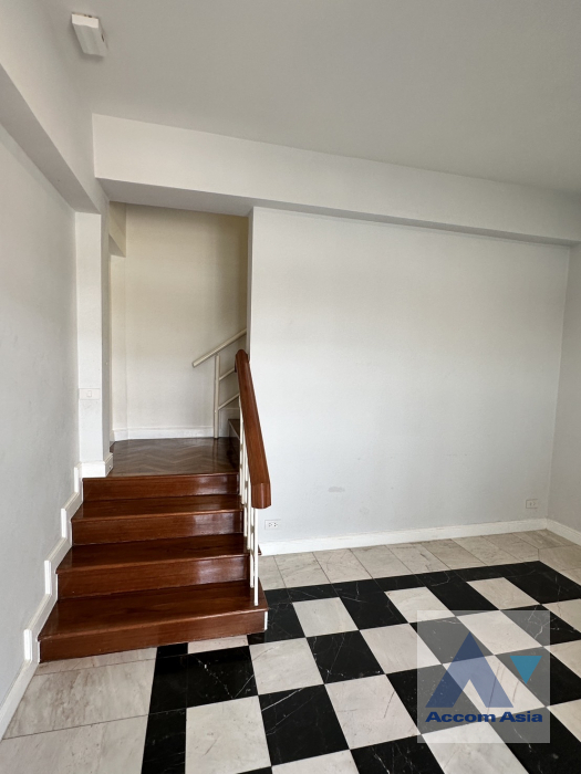 19  3 br Townhouse for rent and sale in Sukhumvit ,Bangkok MRT Sukhumvit - BTS Asok at Kiarti Thanee City AA39844