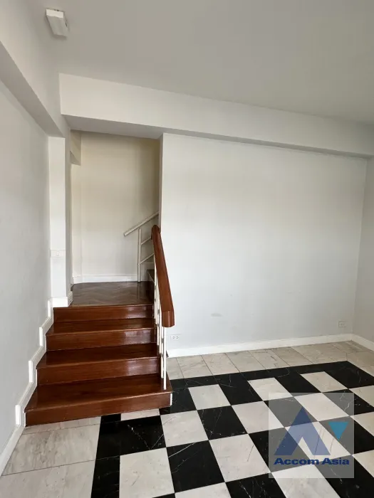 19  3 br Townhouse for rent and sale in Sukhumvit ,Bangkok MRT Sukhumvit - BTS Asok at Kiarti Thanee City AA39844