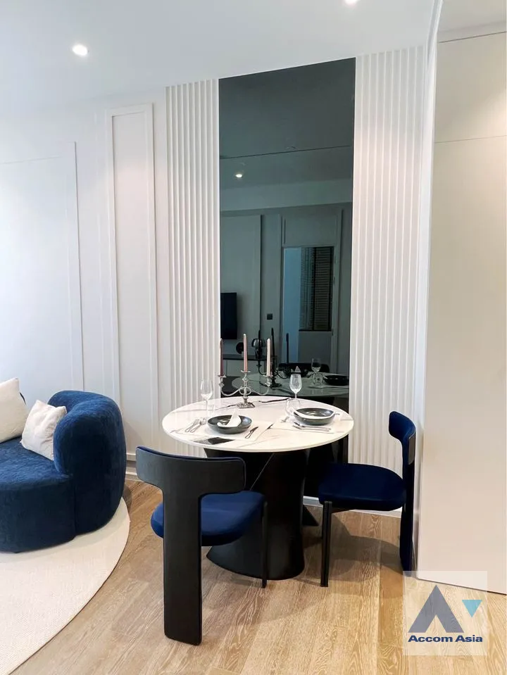 unit 1 Bedroom  Condominium For Rent in Ploenchit, Bangkok  near BTS Ploenchit (AA39857)