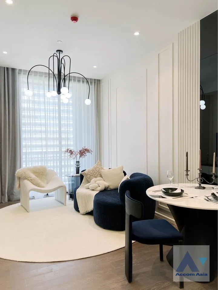 unit 1 Bedroom  Condominium For Rent in Ploenchit, Bangkok  near BTS Ploenchit (AA39857)