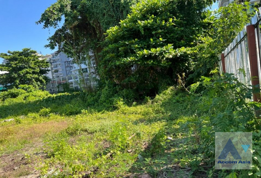  1  Land For Sale in Sukhumvit ,Bangkok BTS On Nut AA39870