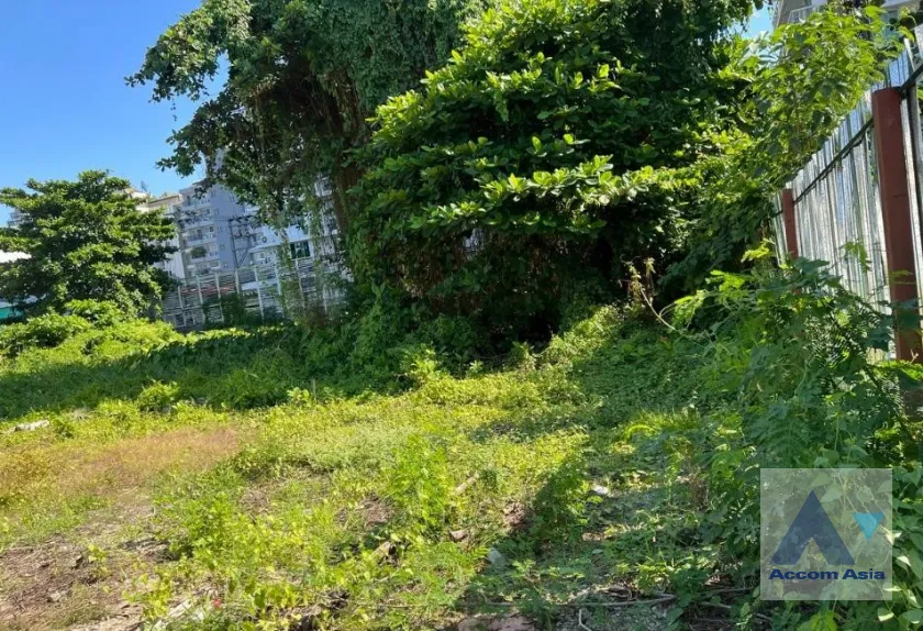  1  Land For Sale in Sukhumvit ,Bangkok BTS On Nut AA39870