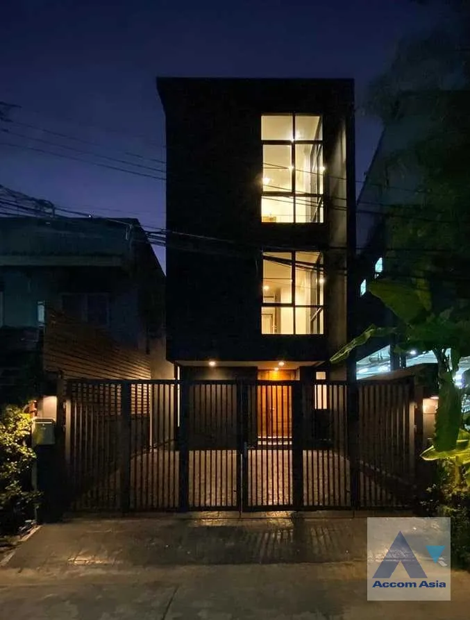  2  2 br Townhouse For Rent in Ratchadaphisek ,Bangkok MRT Sutthisan AA39879