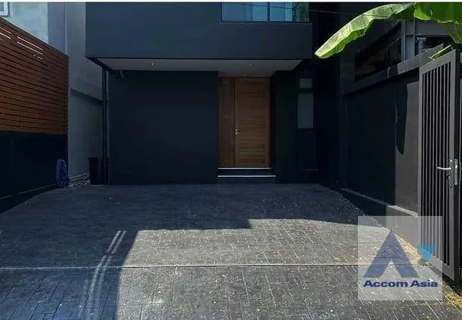 unit 2 Bedrooms  Townhouse For Rent in Ratchadaphisek, Bangkok  near MRT Sutthisan (AA39879)