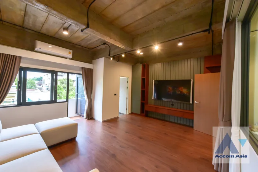 unit 5 Bedrooms  House For Rent & Sale in Samutprakan, Samutprakan  near BTS Bearing (AA39885)