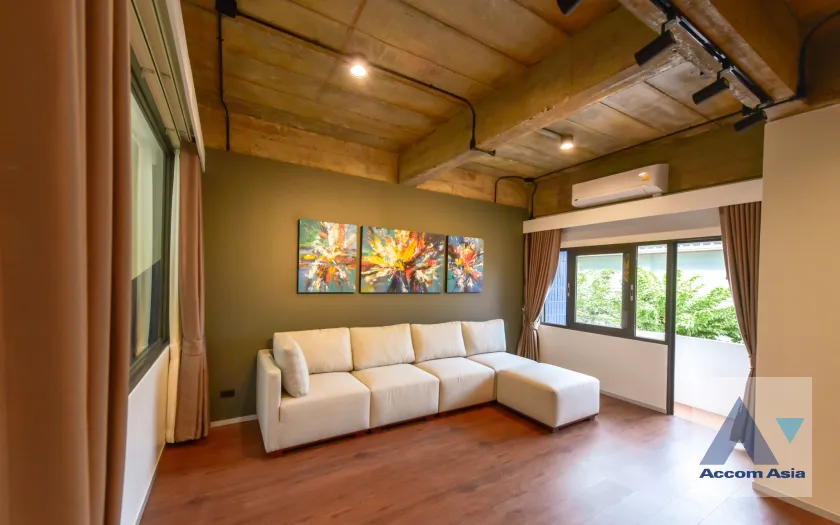 unit 5 Bedrooms  House For Rent & Sale in Samutprakan, Samutprakan  near BTS Bearing (AA39885)