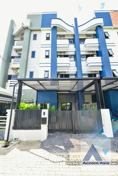 unit 5 Bedrooms  House For Rent & Sale in Samutprakan, Samutprakan  near BTS Bearing (AA39885)