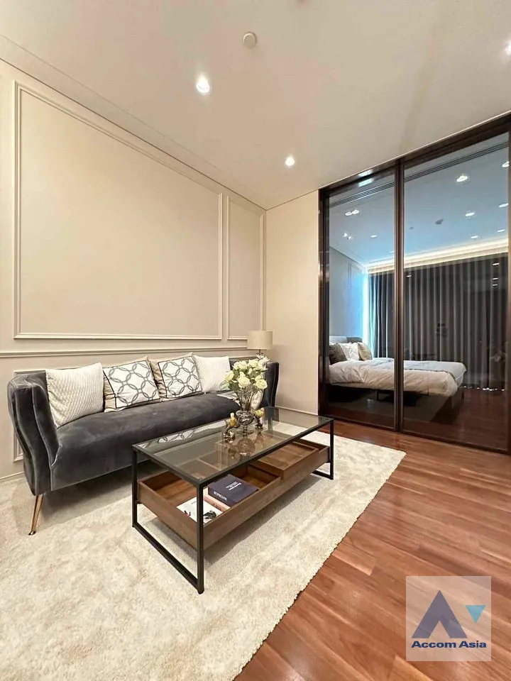 unit 1 Bedroom  Condominium For Rent in Ploenchit, Bangkok  near BTS Chitlom (AA39898)