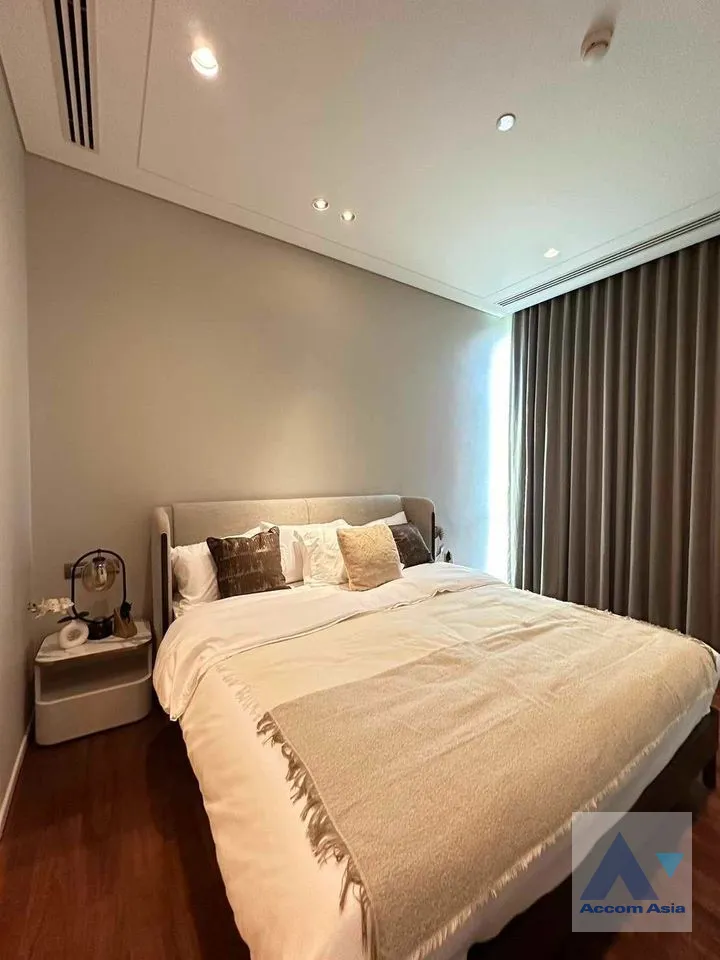 unit 1 Bedroom  Condominium For Rent in Ploenchit, Bangkok  near BTS Chitlom (AA39898)