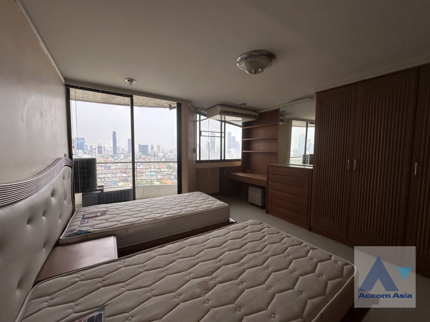 unit 2 Bedrooms  Condominium For Sale in Sukhumvit, Bangkok  near BTS Phrom Phong (AA39928)