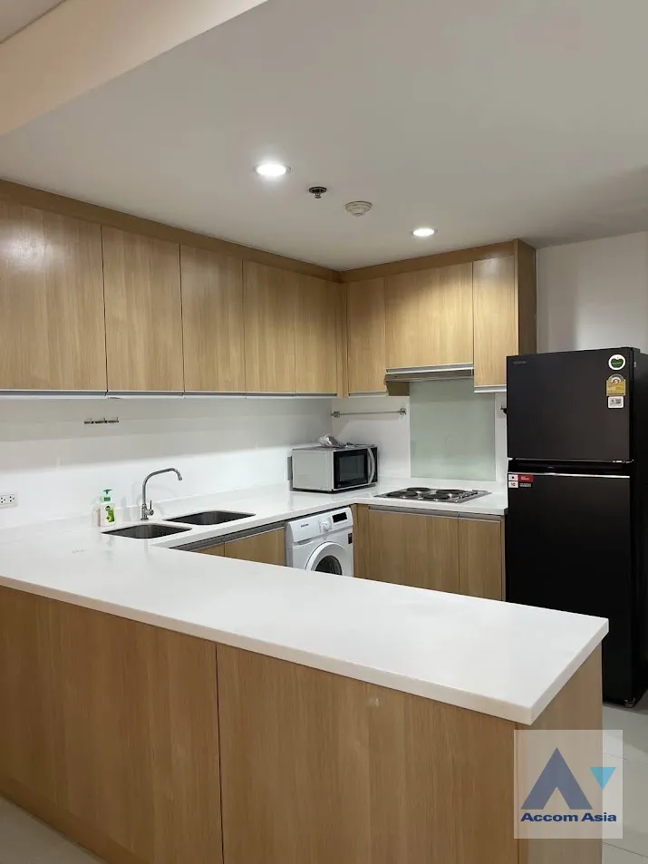 unit 2 Bedrooms  Condominium For Rent in Phaholyothin, Bangkok  near ARL Makkasan - MRT Phetchaburi (AA39941)