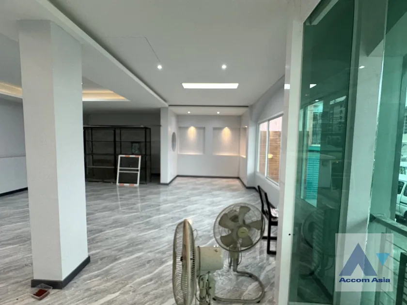 unit Building For Rent in Pattanakarn, Bangkok  near BTS Punnawithi (AA39947)