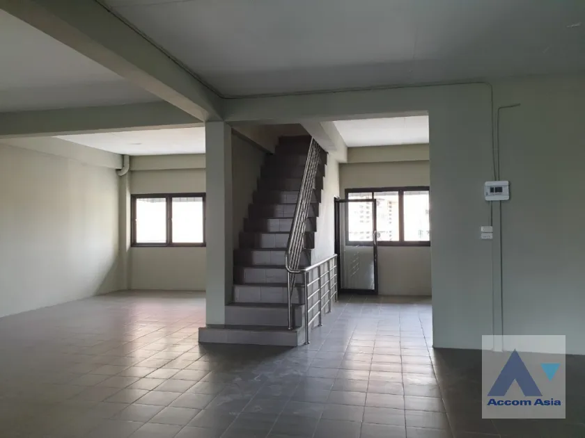 unit 5 Bedrooms  Shophouse For Rent in Rama 3, Bangkok  near BTS Talat Phlu (AA39949)