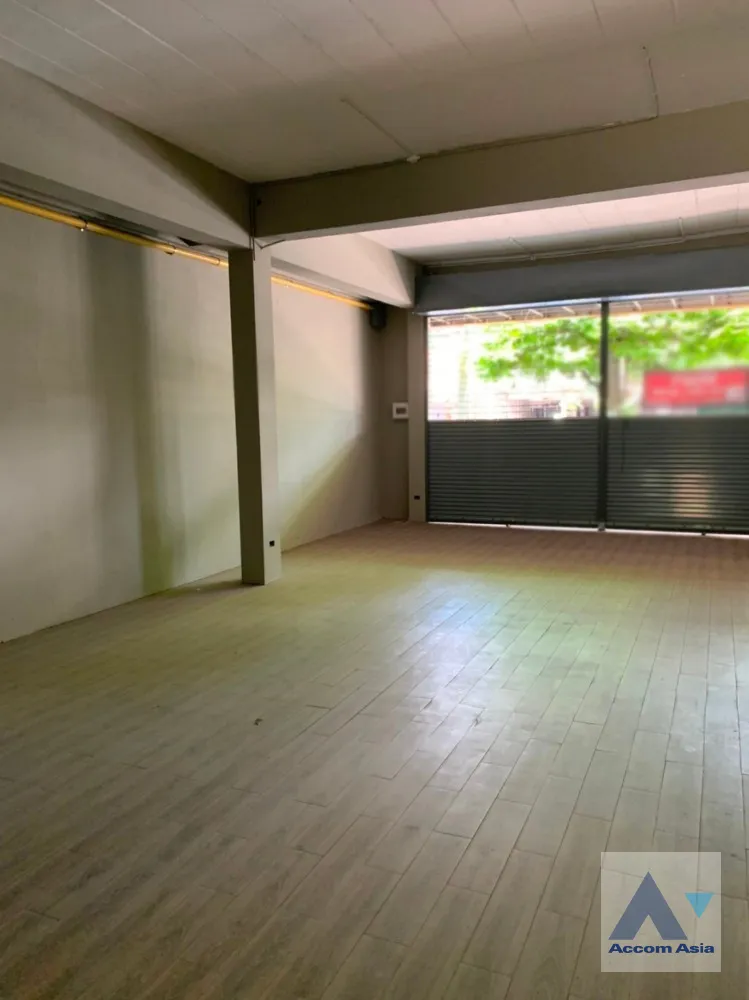 unit 5 Bedrooms  Shophouse For Rent in Rama 3, Bangkok  near BTS Talat Phlu (AA39949)