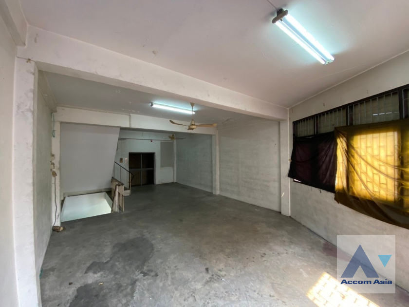 15  Shophouse For Rent in Silom ,Bangkok  AA39950