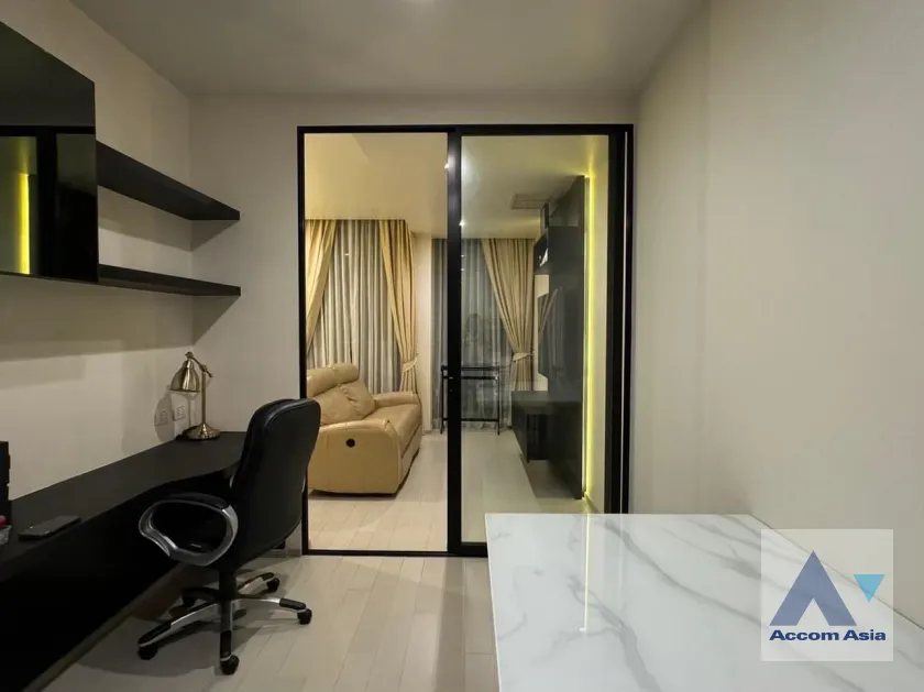 unit 1 Bedroom  Condominium For Rent in Ploenchit, Bangkok  near BTS Ploenchit (AA39952)