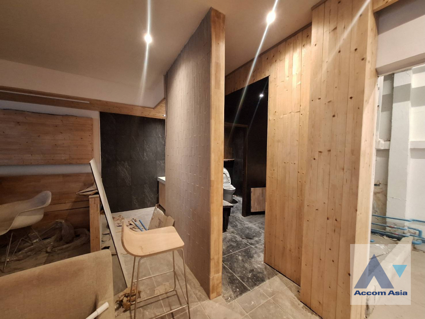 9  Building For Sale in Phaholyothin ,Bangkok BTS Saphan-Kwai AA39953