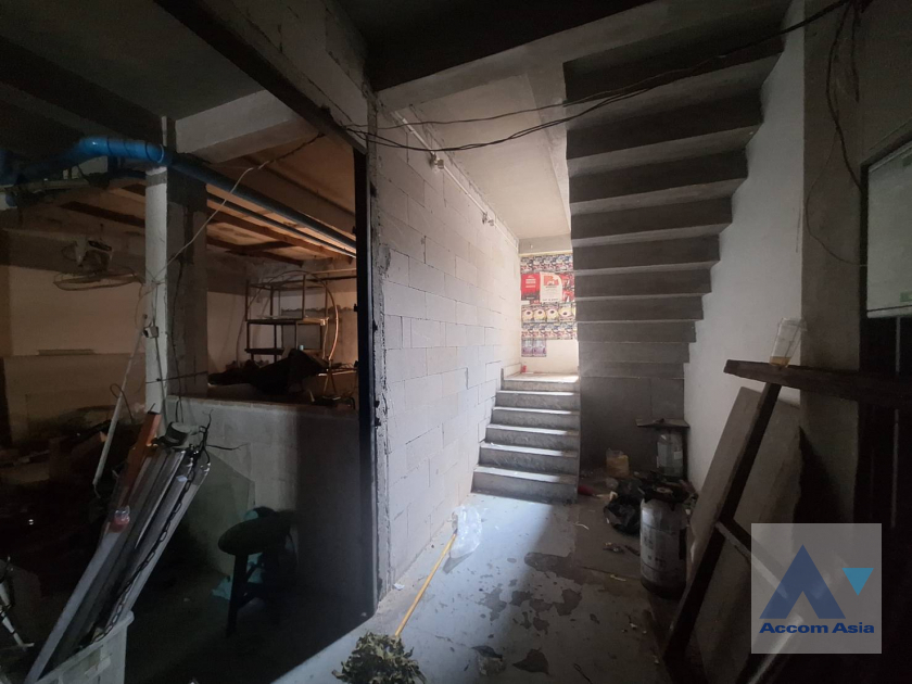 14  Building For Sale in Phaholyothin ,Bangkok BTS Saphan-Kwai AA39953